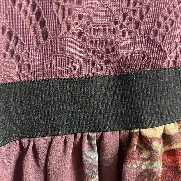 Xhilaration cute sleeveless spring dress, size small. Purple with lace & floral - Picture 7 of 8